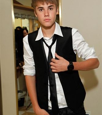 Justin Bieber, conmovido, busca a una fan que se quedó sin entrada (+Video)