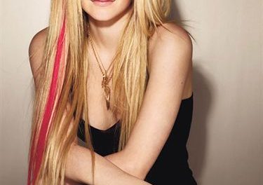 ¿Avril Lavigne embarazada?