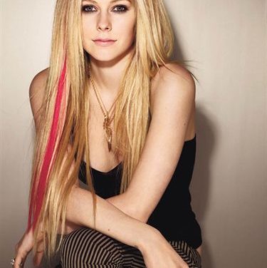 ¿Avril Lavigne embarazada?