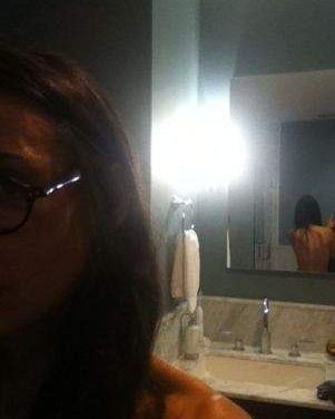 Demi Moore enloquece Twitter al publicar foto con poca ropa