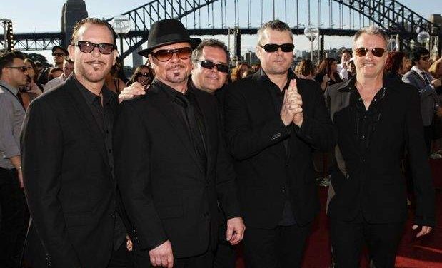 INXS se queda otra vez sin vocalista