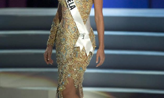 Miss Universo 2011: »Nos robaron»  Vanessa Goncalves solo clasifico en el top16