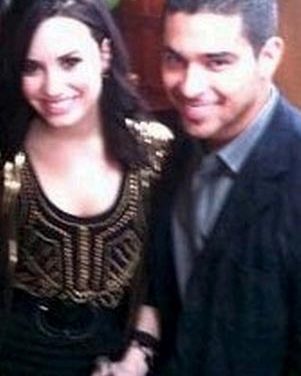 Demi Lovato sale de nuevo con actor Venezolano Wilmer Valderrama
