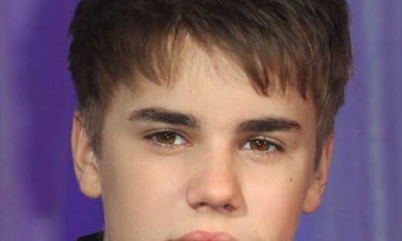 Justin Bieber anuncia nuevo disco para 2012.. Se titulará »Believe»