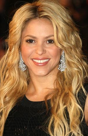 Obama designa a Shakira en comisión para educación hispanos