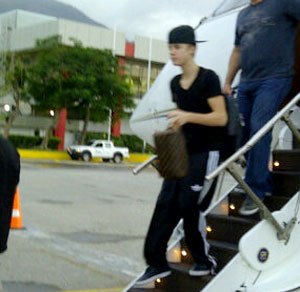 Justine Bieber Ya está en Caracas, donde dara Show esta noche