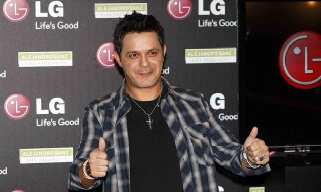 Alejando Sanz desmiente los rumores de infidelidad en Twitter