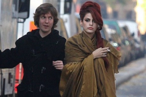 Eva Mendes en fotos muy al estilo Amy Winehouse