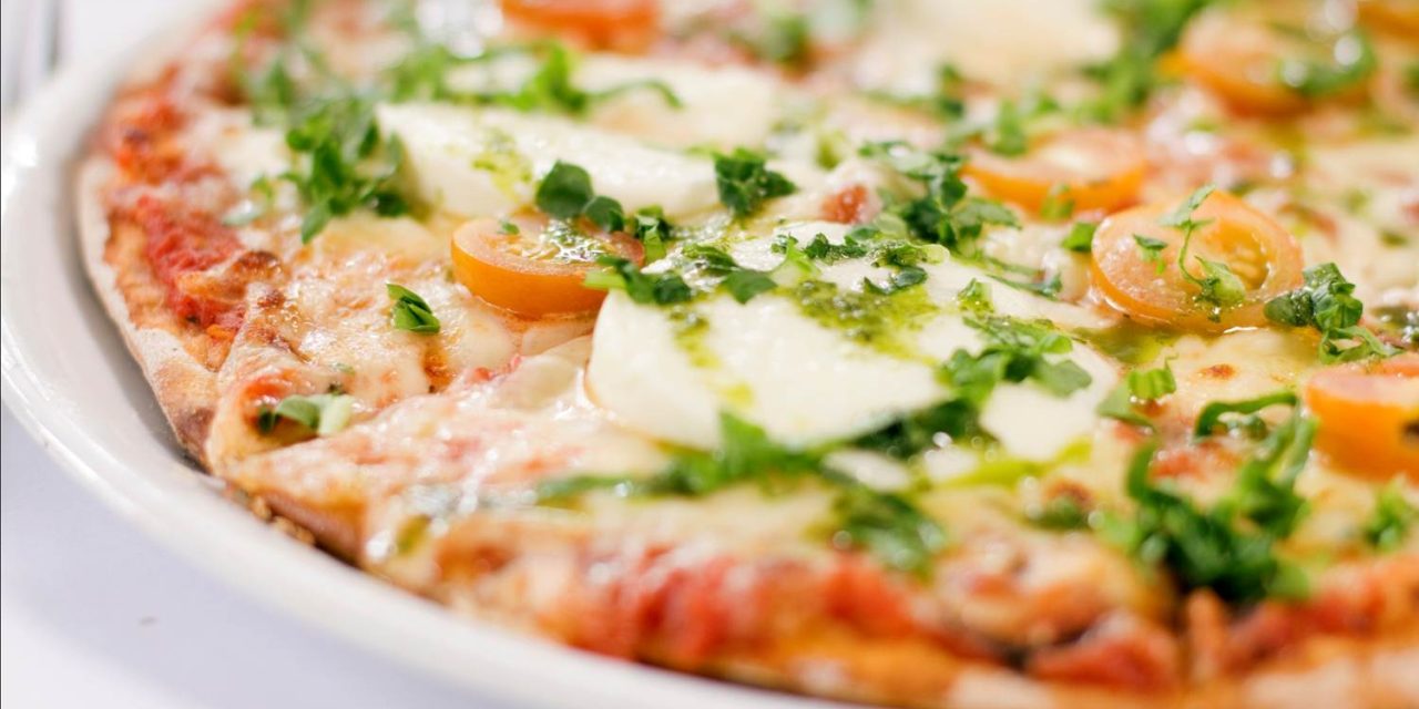Gusto Bistro te invita a celebrar con pizzas de su horno de leña