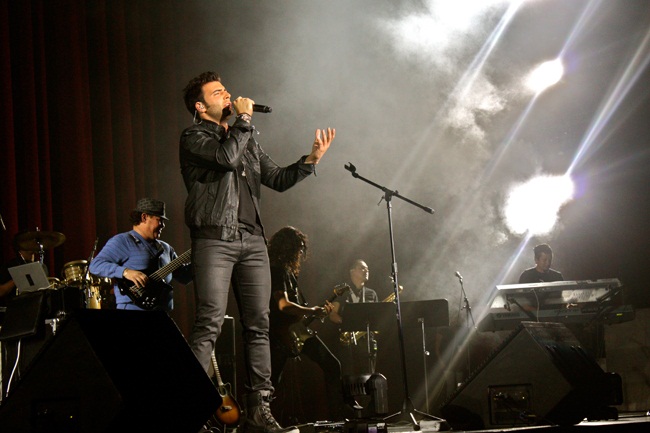 Jencarlos Canela debutó con gran éxito en México ante miles de personas en el Auditorio Nacional