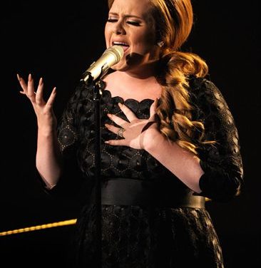 Adele supera con éxito la operación de cuerdas vocales… Se recuperará al 100%