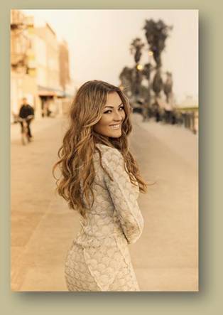 AMAIA MONTERO YA HA SITUADO SU NUEVO ÁLBUM 2 (DISCO DE ORO) ENTRE LOS MÁS VENDIDOS EN ESPAÑA