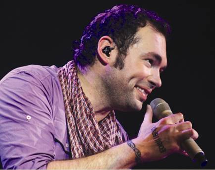 SANTIAGO CRUZ OBTIENE DISCO DE PLATINO EN VENEZUELA