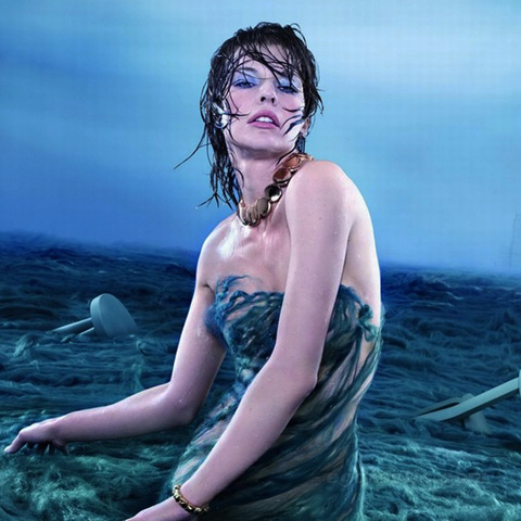 Milla Jovovich sensual y explosiva en el Calendario Campari 2012 (+Fotos)