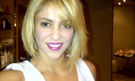 Shakira muestra en twitter su nuevo look