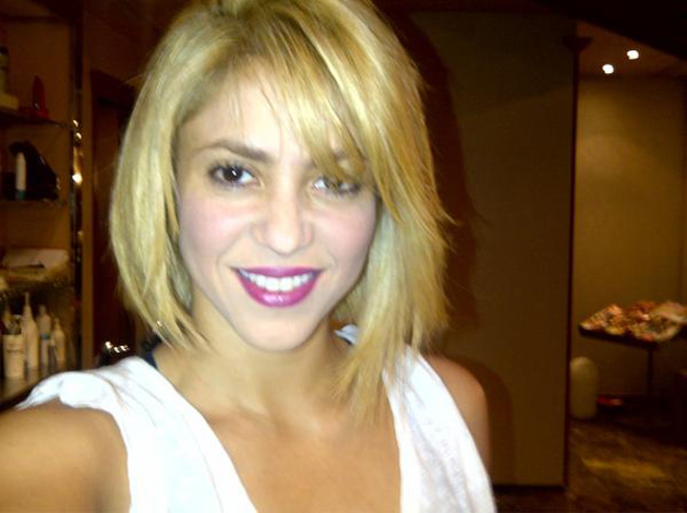 Shakira muestra en twitter su nuevo look