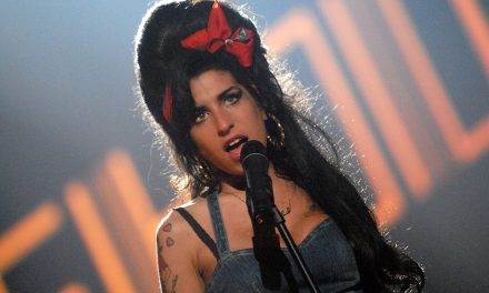 Amy Winehouse en primer lugar de ventas con un álbum póstumo desgarrador