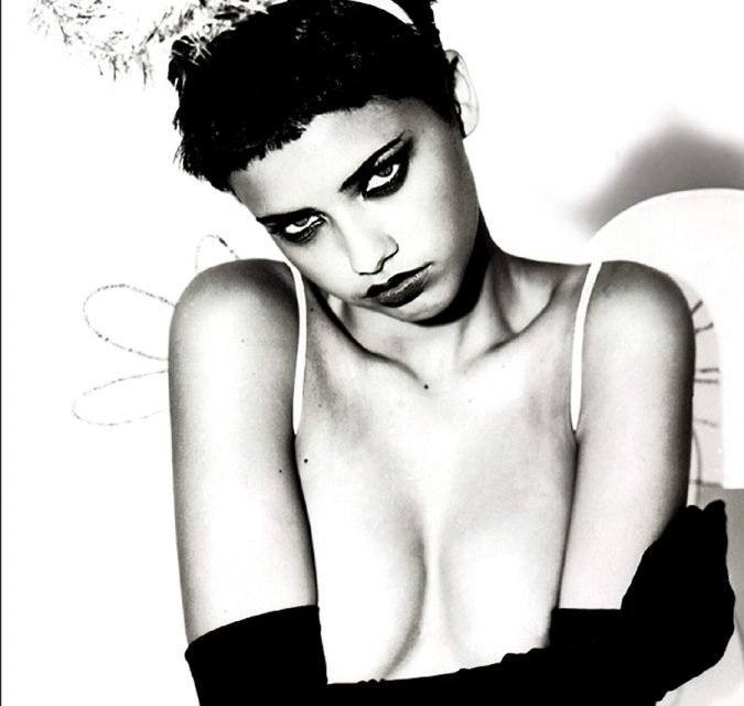 Adriana Lima fotografiada en topless por Ellen Von Unwerth para Wicked (+Fotos)