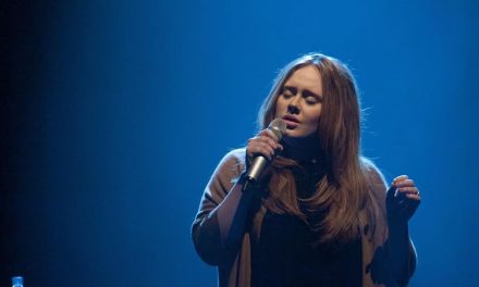 Adele sigue haciendo Historia con su triplete en las listas Billboard