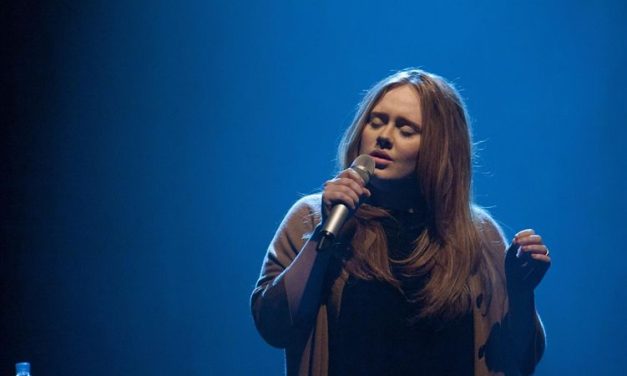 Adele sigue haciendo Historia con su triplete en las listas Billboard