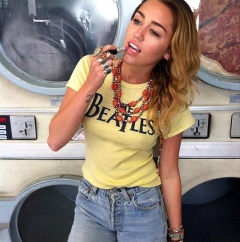 Miley Cyrus, perfecta en su sesión de fotos más alocada