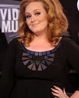 Adele se abstiene de tomar alcohol para recuperar la voz