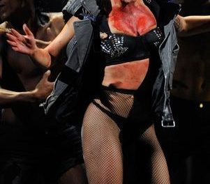 Lady Gaga se siente libre bailando en ropa interior