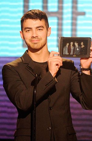 Joe Jonas fue internado de emergencia por dolencia estomacal