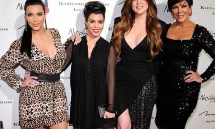 Khloe Kardashian reconoce que su familia ‘no tiene talento’