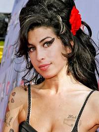 PADRE DE LA CANTANTE AMY WINEHOUSE BLOQUEA POSIBLE PELÍCULA BIOGRÁFICA