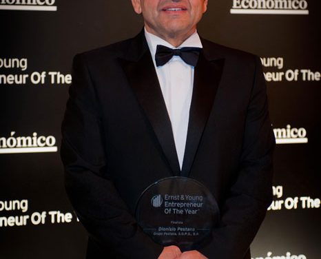 Dionisio Pestana fue reconocido como Empresario del Año 2011