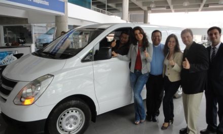 Hyundai reafirma su compromiso con la »Fundación UMA» haciendo entrega de una Camioneta H1 0Km