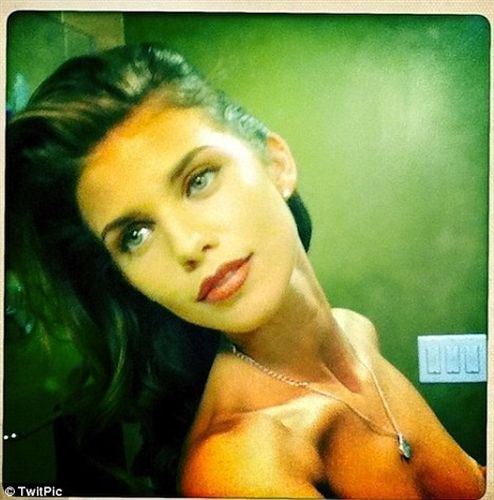 AnnaLynne McCord cuelga en Twitter una foto en topless