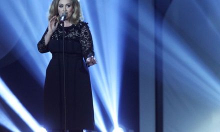 Adele consigue Doble Disco de Platino más Oro en México