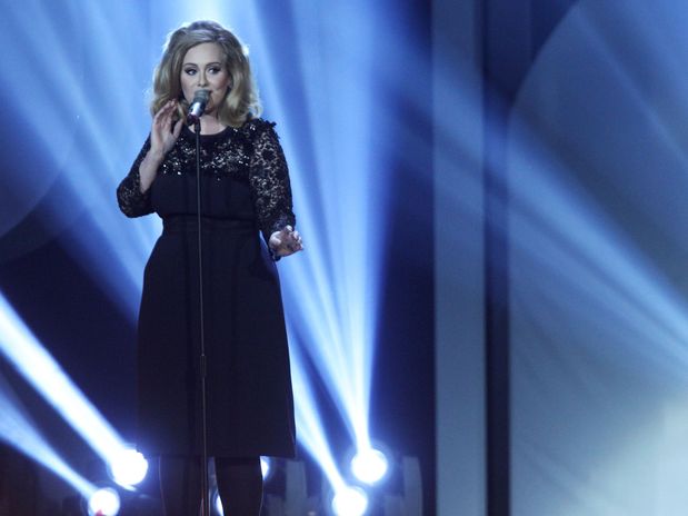 Adele consigue Doble Disco de Platino más Oro en México