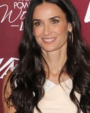 Afirman que Demi Moore anda saliendo con un modelo de 26 años