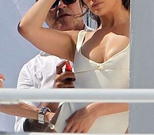 Jennifer Lopez posa en ropa de baño para Mario Testino