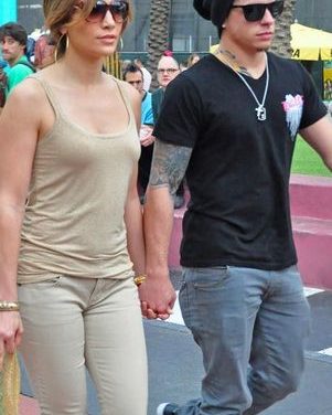 El novio de JLo defiende la diferencia de edad entre ellos