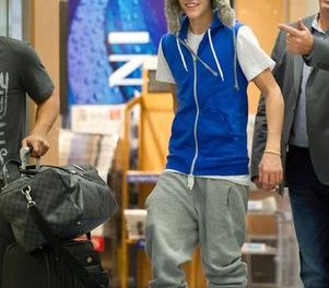 El llamativo look de Justin Bieber en el aeropuerto de LA
