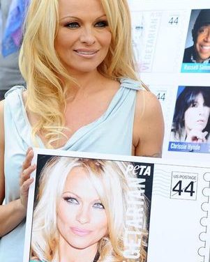 Pamela Anderson recauda dinero para Haití