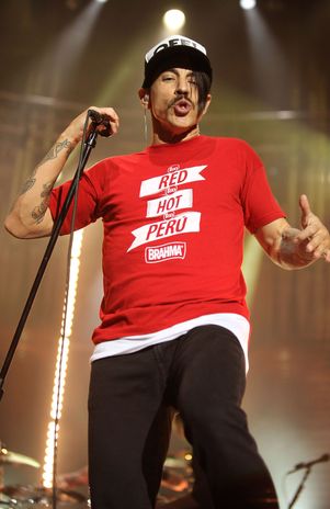 Red Hot Chili Peppers pospone shows por salud de vocalista
