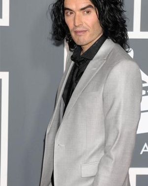 Russell Brand olvida a Katy Perry con otras mujeres