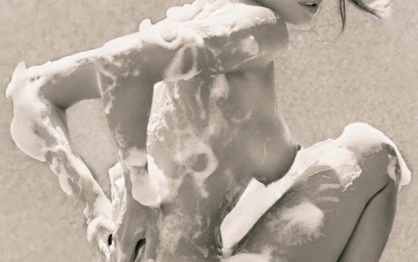 La actriz y modelo Randi Ingerman de 44 años en una sexy sesion de fotos en Topless (+Fotos)