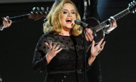Adele ovacionada con su regreso a los escenarios #GrammyAwards2012