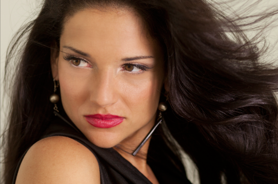 NATALIA JIMENEZ SE LLEVA EL PREMIO COMO ARTISTA REVELACION DEL AÑO EN PREMIO LO NUESTRO 2012