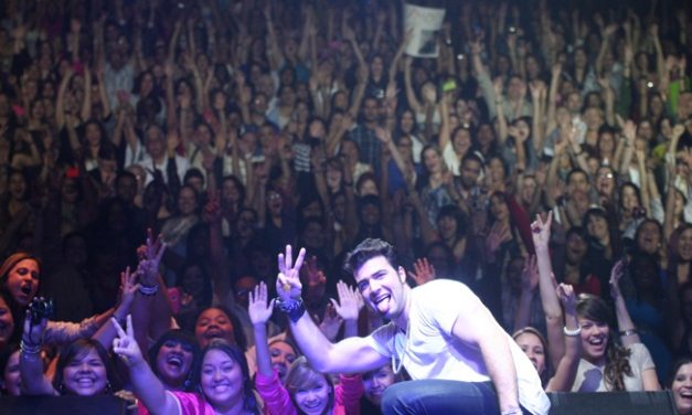 Jencarlos Canela conquista Puerto Rico con un lleno total en su concierto en el Centro de Bellas Artes