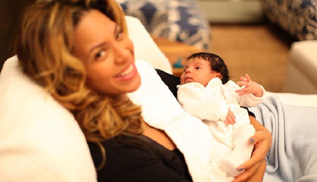 Beyoncé publica primeras fotos de su hija Blue Ivy en la red