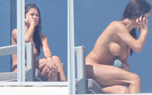 Arianny Celeste, desnuda in-fraganti en un balcón (+Fotos)