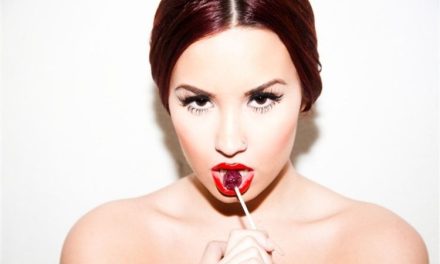 Demi Lovato posa sensual bajo las órdenes de Tyler Shields