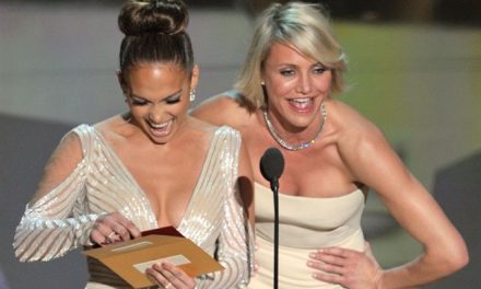 El estilista de Jennifer Lopez niega que se le viera un pezón